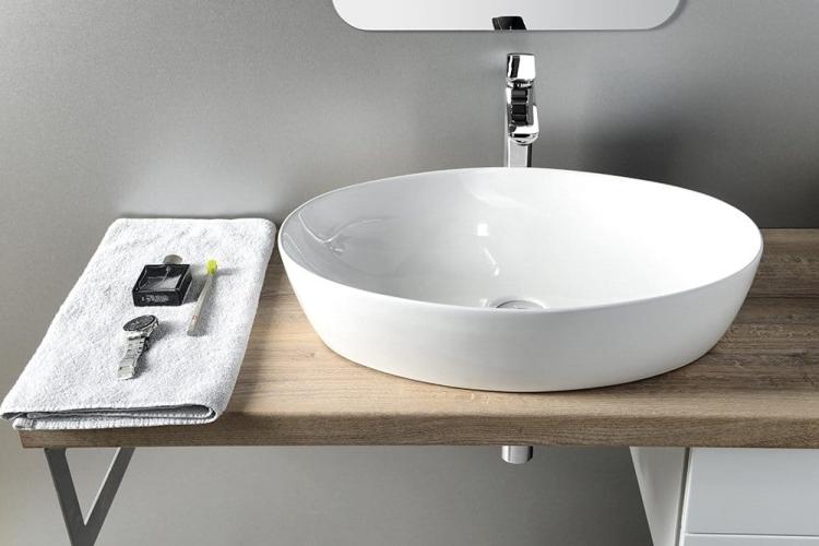 Umywalka ceramiczna biała 61,5x14x42 cm nablatowa owalna seria PERA, przykładowa aranżacja 2