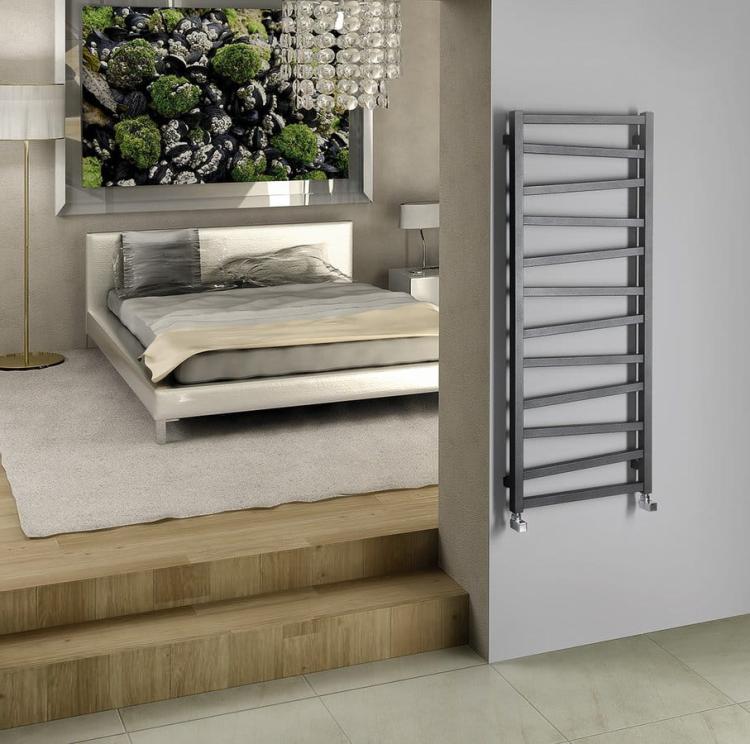 ZIG Grzejnik łazienkowy dekoracyjny kolor antracyt 490 W 500x1334 mm ZG513A - aranżacja