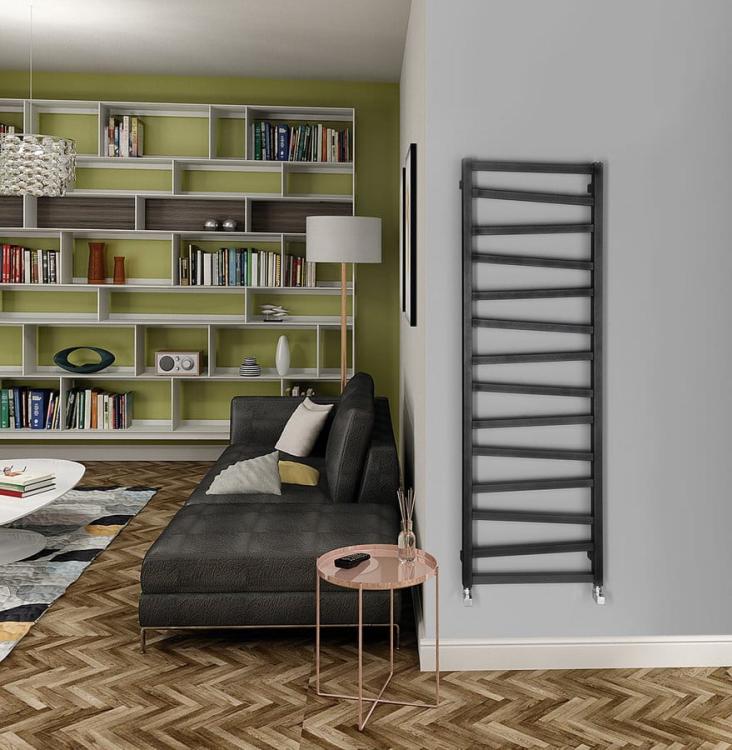 ZIG Grzejnik łazienkowy dekoracyjny kolor antracyt 582 W 500x1572 mm ZG516A  - aranżacja