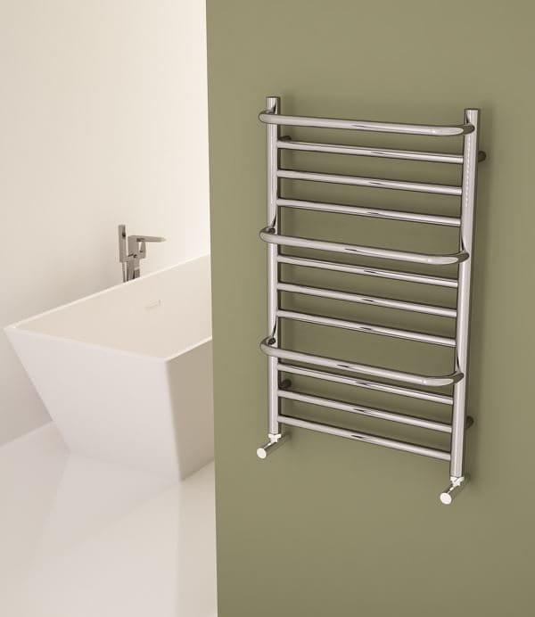 MANISA Grzejnik łazienkowy z wieszakami na ręczniki chrom 180W 500x800 mm IZ110 - aranżacja