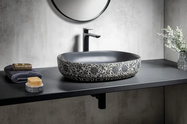 PRIORI-umywalka-ceramiczna-60x13-5x40-cm-czarna-z-niebieskim-wzorem-PI026
