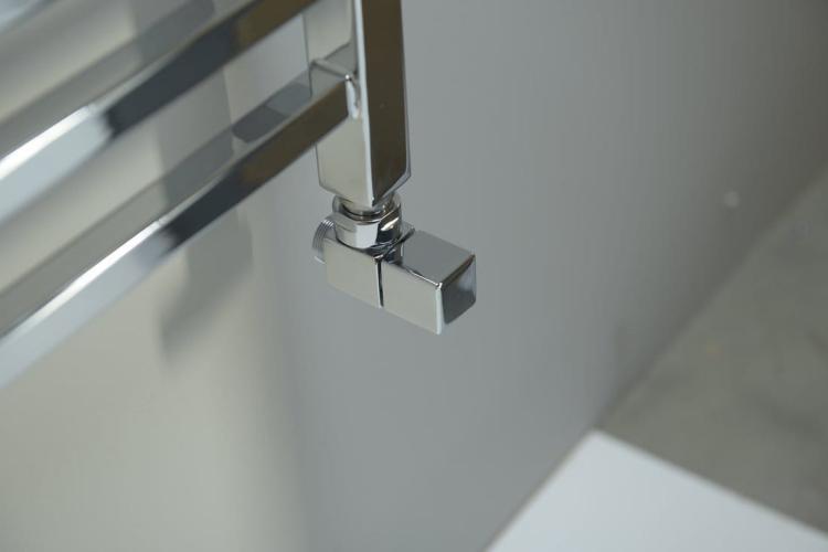 METRO Grzejnik stalowy chrom 295 W 450x1000 mm 0411-10 - przyłącze