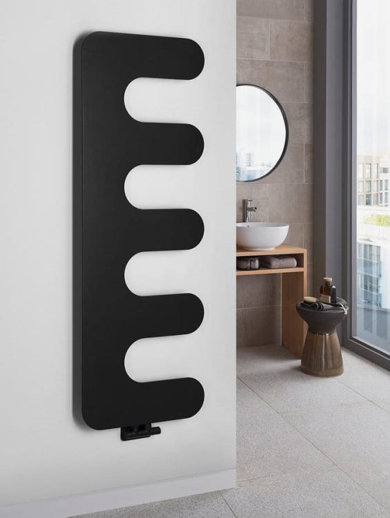 EVOLLA grzejnik 490x1390 mm, czarny mat MI1400 aranżacja