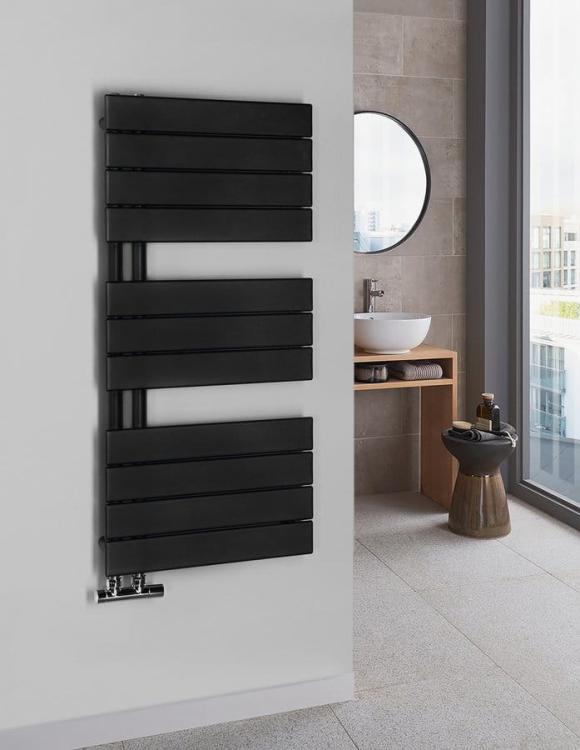 MILI grzejnik łazienkowy 450x934 mm, czarny mat DC606T na ścianie