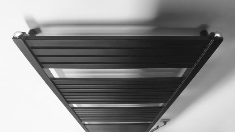 TONDI-E grzejnik elektryczny 600x1690 mm, 800W, czarny mat DE496T z góry