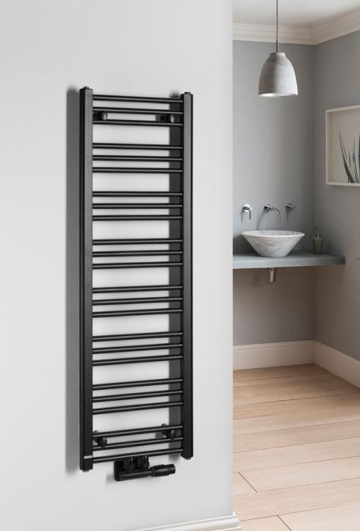 ALBRECHT grzejnik 400x1250 mm, podłączenie środkowe, czarny mat 600.112.6  na ścianie
