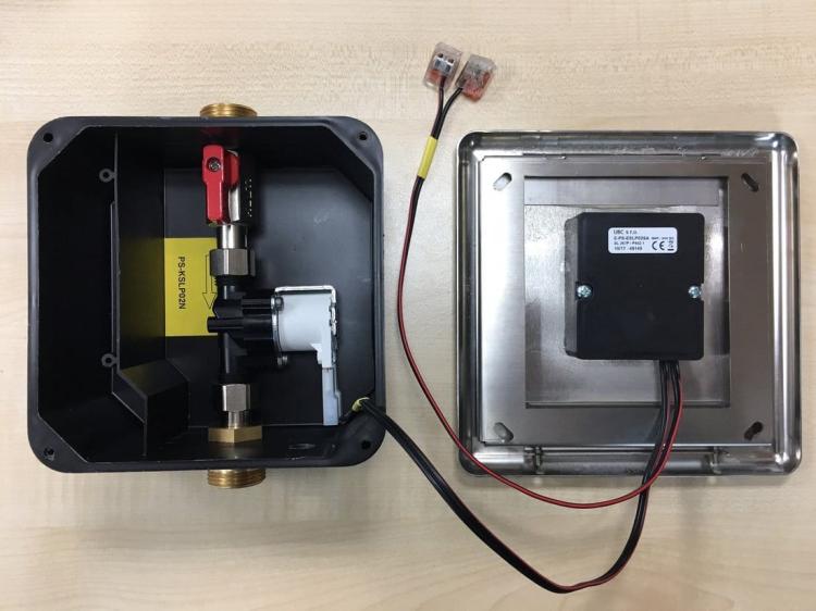 Elektroniczny mechanizm spłukujący do pisuaru 24V DC, stal nierdzewna PS002 wnętrze