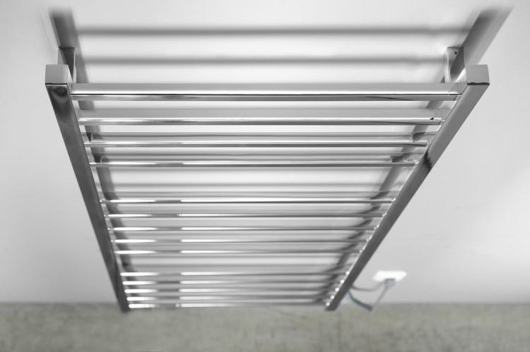 ESKINADO elektryczna suszarka na ręczniki, kwadratova, 600x1500 mm, 130 W, stal nierdzewna polerowana ER450V z góry