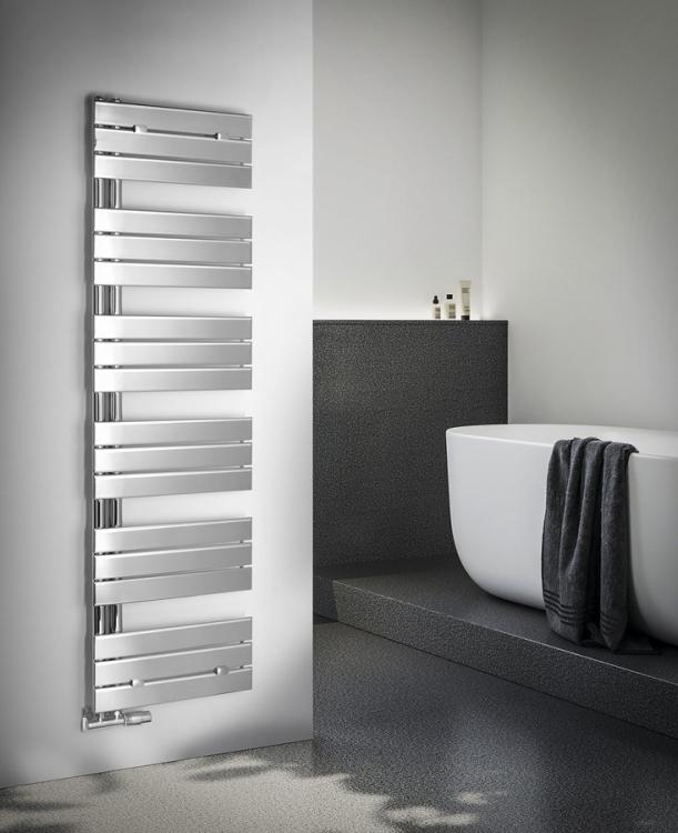 MYTHOS grzejnik łazienkowy 500x1730 mm, 731 W, chrom LLM517C na ścianie