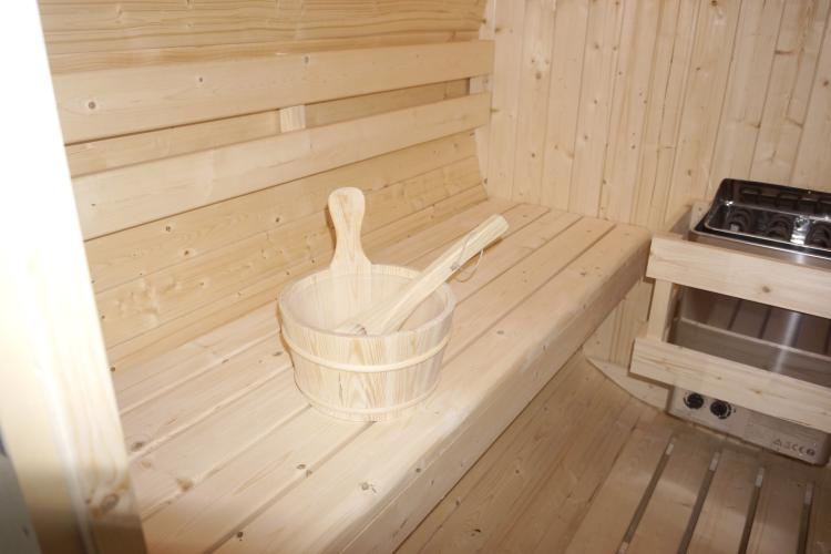 TROMSO-L-Sauna-zewnetrzna-ogrodowa-4-osobowa-sucha-Finska-w-ksztalcie-beczki-swierk-F50180