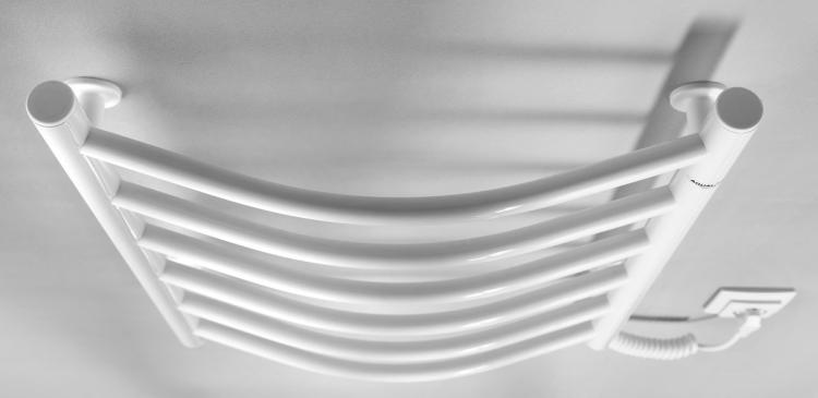 SUPE elektryczna suszarka na ręczniki 480x600 mm, 148 W, biały SU148 z góry