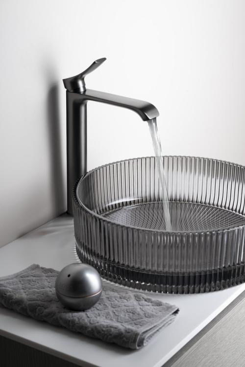 SUGA bateria umywalkowa wysoka , gun metal TJ006GM aranżacja