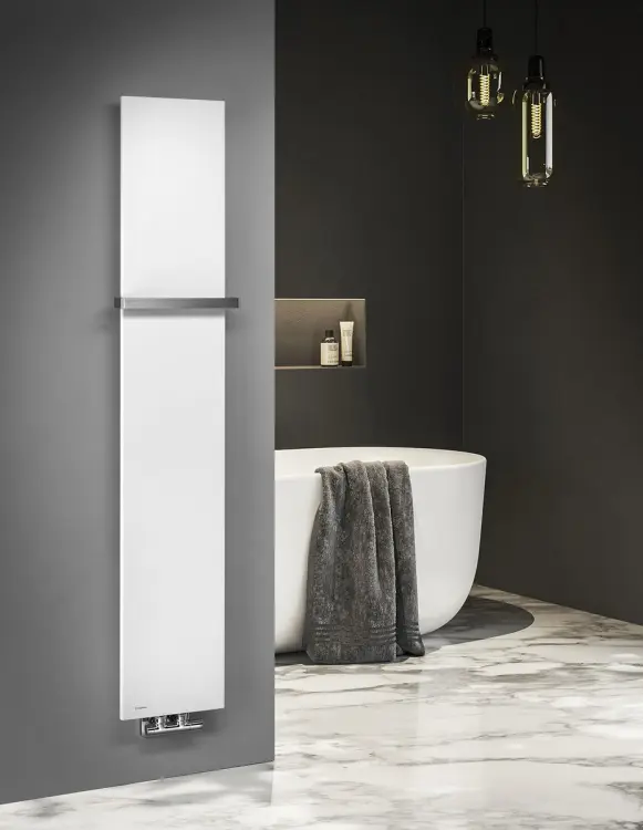 SMARTELLA Grzejnik łazienkowy dekoracyjny 250x1490 mm 403W biały mat MI1427 na ścianie
