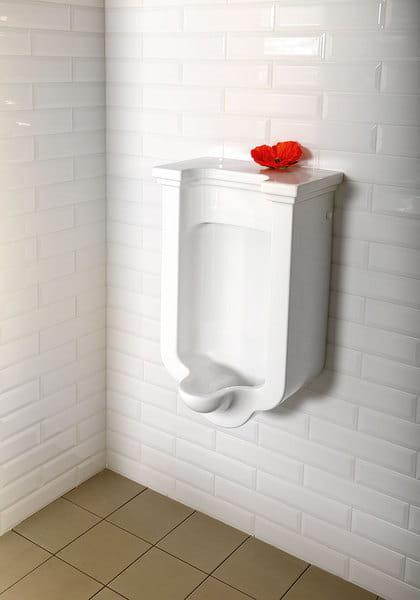 WALDORF Pisuar ceramiczny 44x69x37 cm 413001 aranżacja