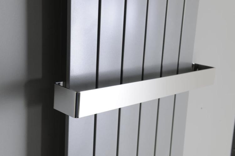 COLONNA Grzejnik łazienkowy dekoracyjny metaliczny srebrny 1205 W 602x1800 mm IR146  - detal